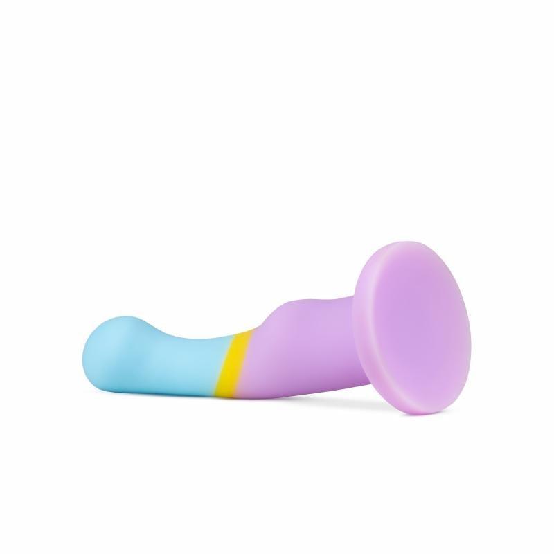 Avant - Silicone Dildo With Suction Cup - Heart of Gold